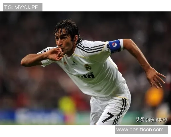 天下足球中的传奇球星是谁他如何影响了全球足坛的历史与发展